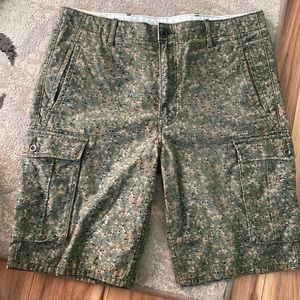 Levi Men Camo shorts